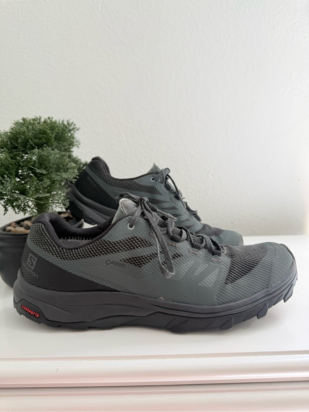 Salomon Outline GTX Men size 11.5 Dark Gray Trail Running Shoes